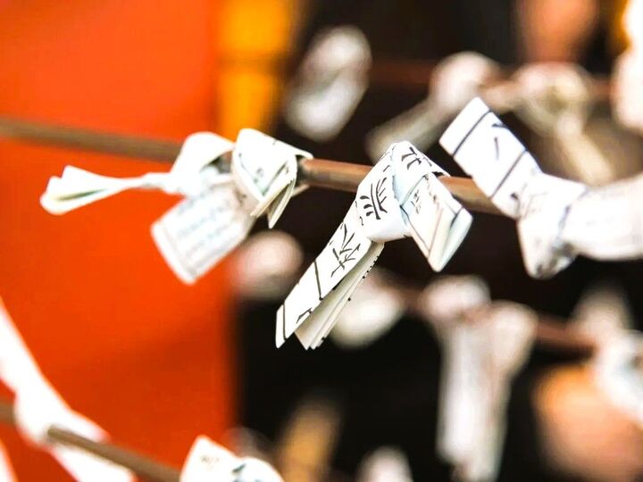 おみくじの大吉は「結ぶ」「持ち帰る」どっちが正解?一年良い運勢でいるために知っておくこと!