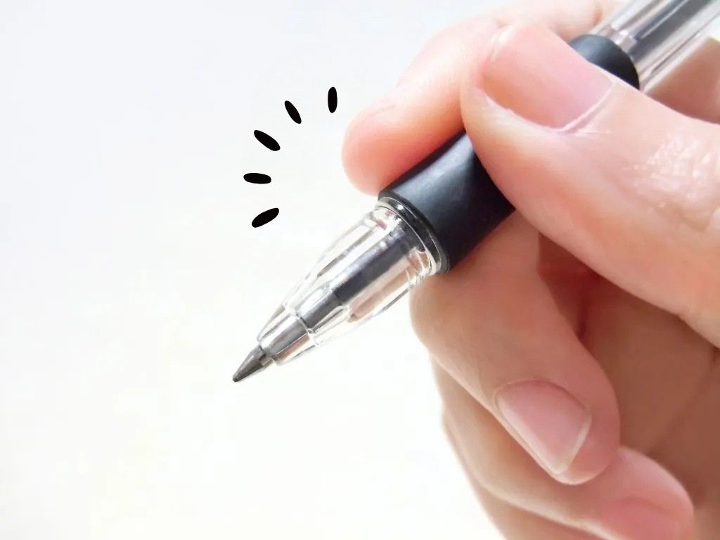 ラバーグリップの「ベトベト」を一発で取る裏ワザ。身近なアイテムであっさり解決♪