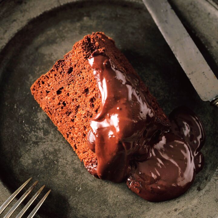 〈オイルなし〉シフォン型で焼く、とろ~り美味しい「フォンダンショコラ」の作り方。贅沢なチョコの甘さとほろ苦さが最高です!