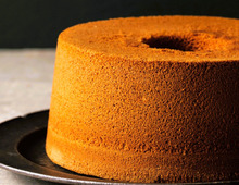 【オイルなし】ふわっふわ！本当に美味しい「プレーンシフォンケーキ」の作り方。卵のコクとホワイトチョコレートのミルキーな味わいです