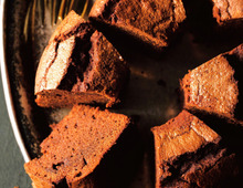 シフォン型で焼くと美味しい！しっとり濃厚な「ガトーショコラ」の作り方。材料5つ！初心者さんでも挑戦しやすいレシピです♪