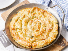 バルカン半島のローカルフード旅｜サクサクのパイ料理「ボレク（ブレク）」と海の街【世界思い出旅ごはん おかわり】