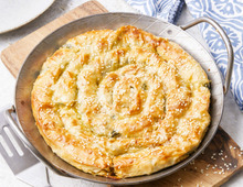 バルカン半島のローカルフード旅｜サクサクのパイ料理「ボレク（ブレク）」と海の街【世界思い出旅ごはん おかわり】