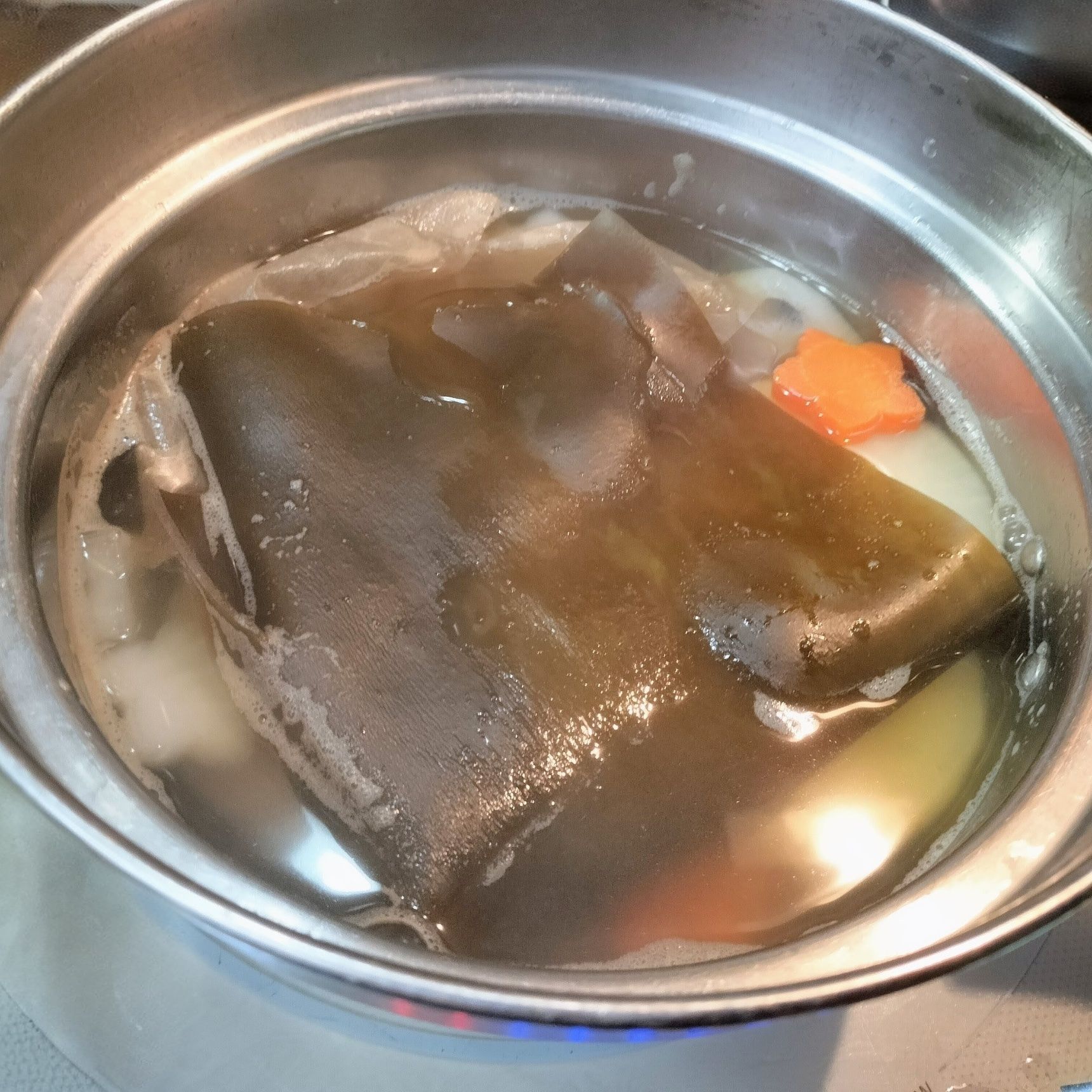 2.昆布とだしパックを取り出す