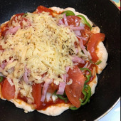 フライパンで簡単、おうちでピザ作り