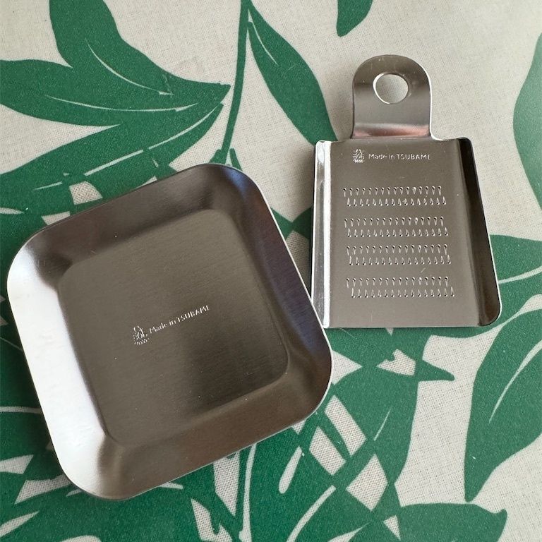 おろし金と薬味小皿