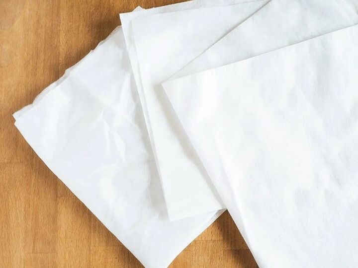 バッグ買ったときの『不織布』そのまま捨てないで!カットして使うと…あら便利♡