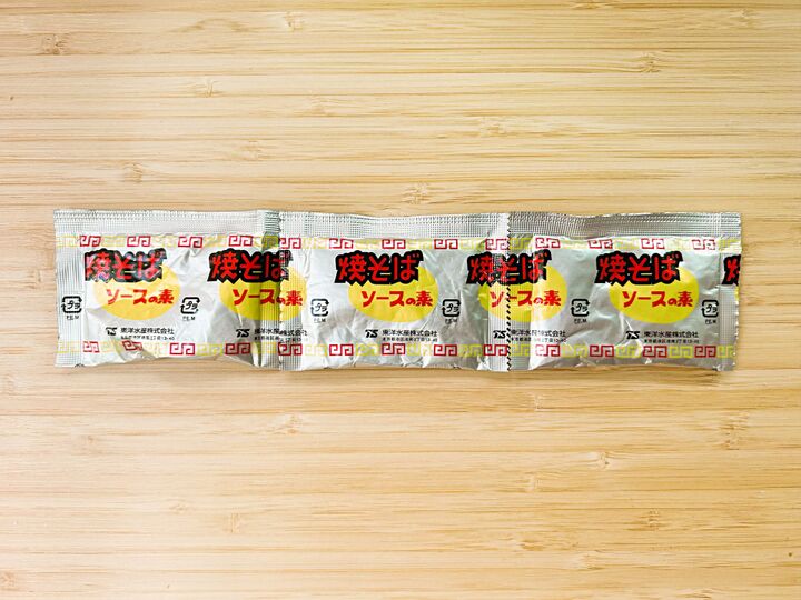 焼きそばの『粉末ソース』、余ってない? いつもの料理がズルいほど簡単にめちゃウマに♡【試してみた】