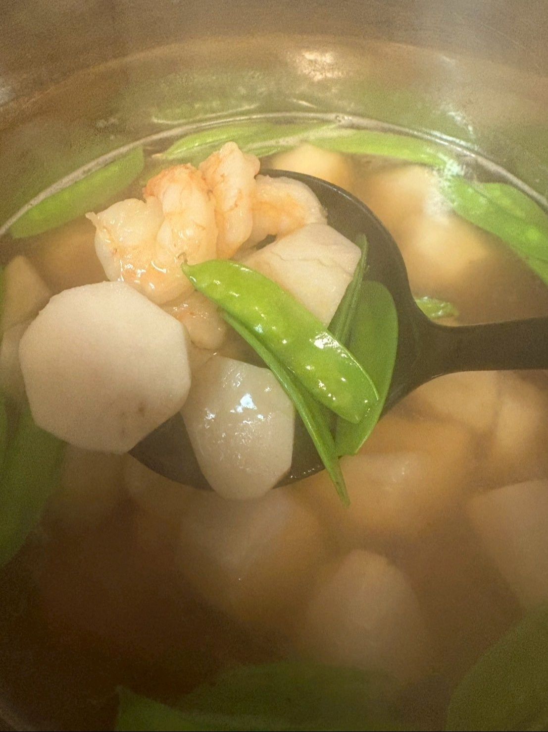 最後に絹さやを散らしてひと煮たちしたら完成です！