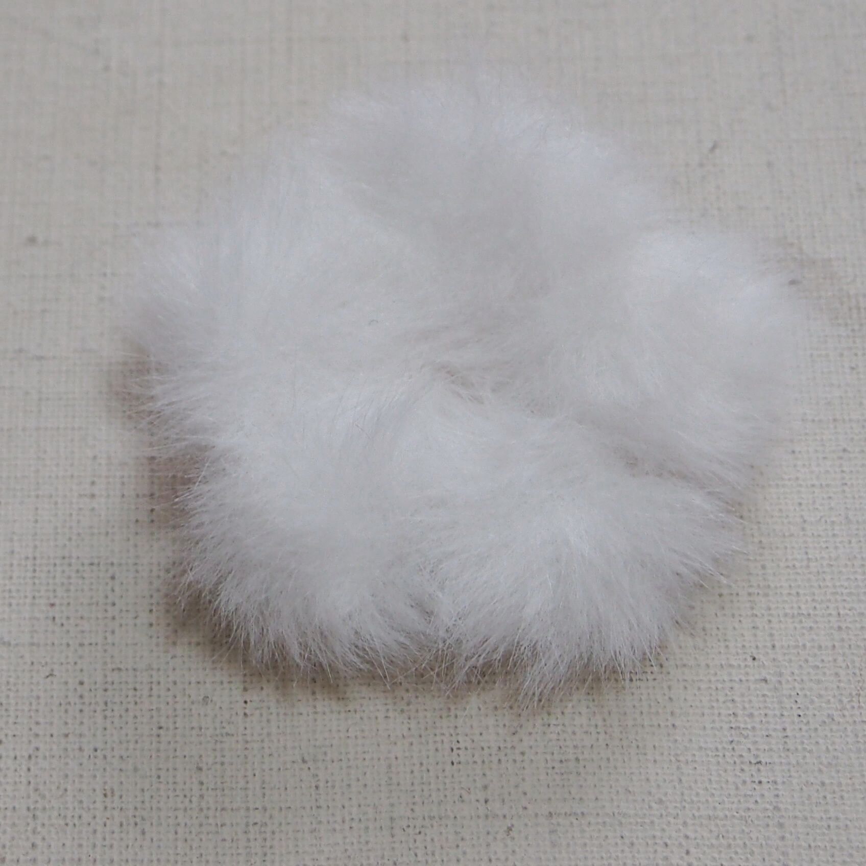 ふわふわを5つ接着しました