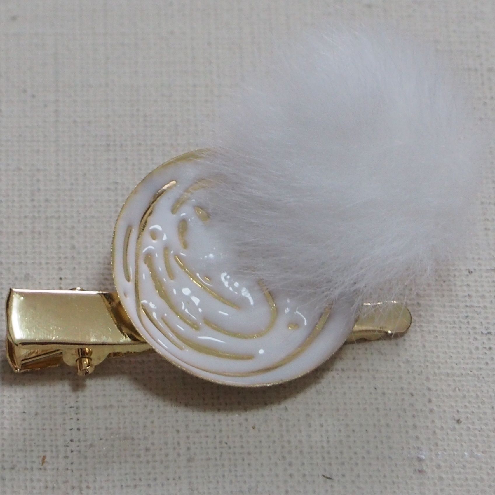 ふわふわを1つずつ接着して、、、