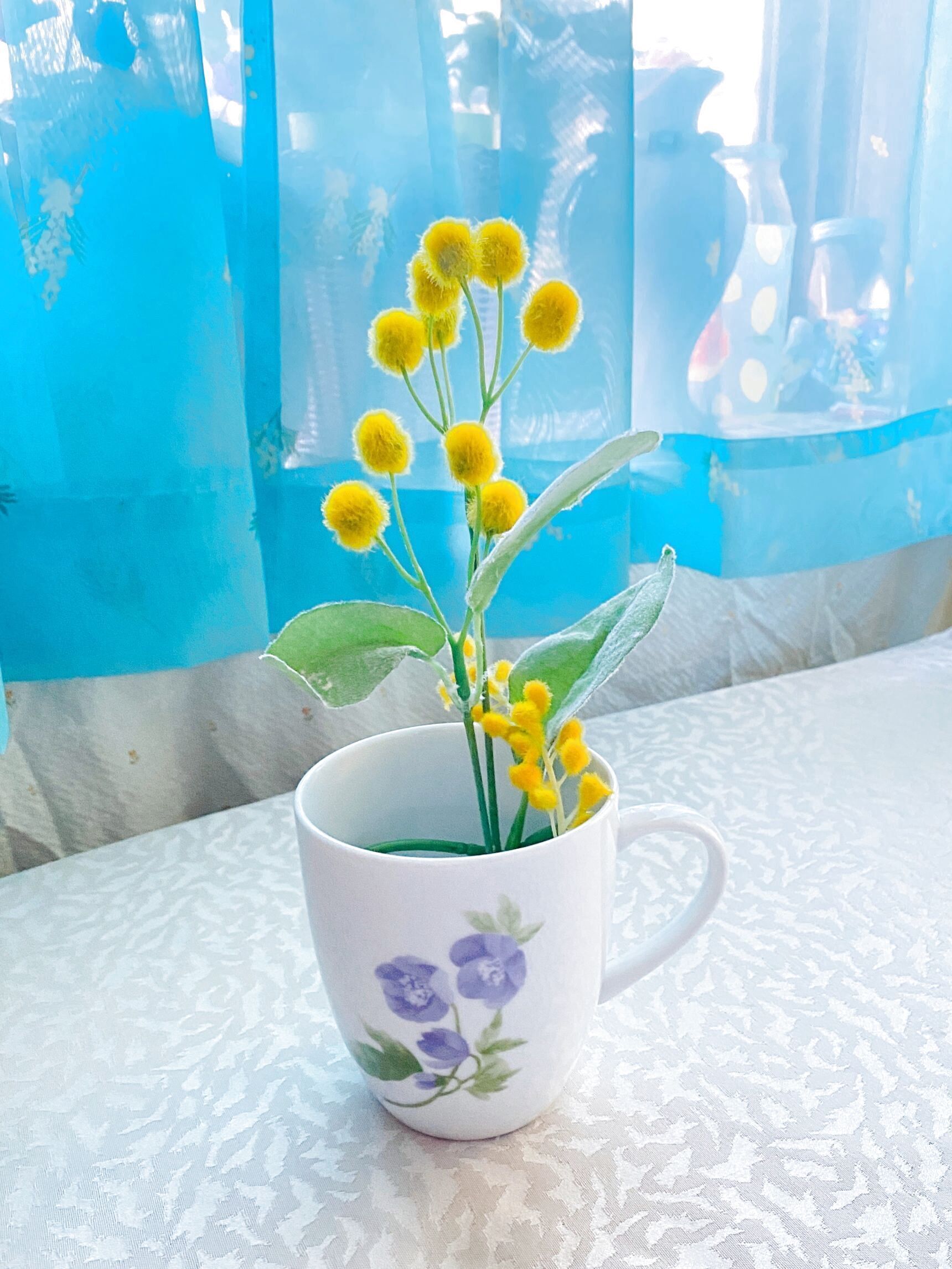 お気にりのコーヒーカップで春のインテリア