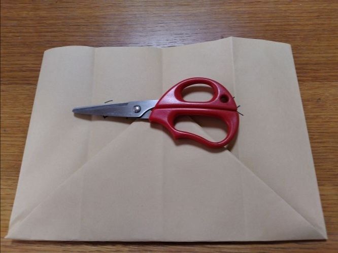 三角部分を折る