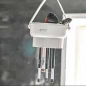 「洗う」と「乾かす」をひとつに！メイクブラシを清潔に！