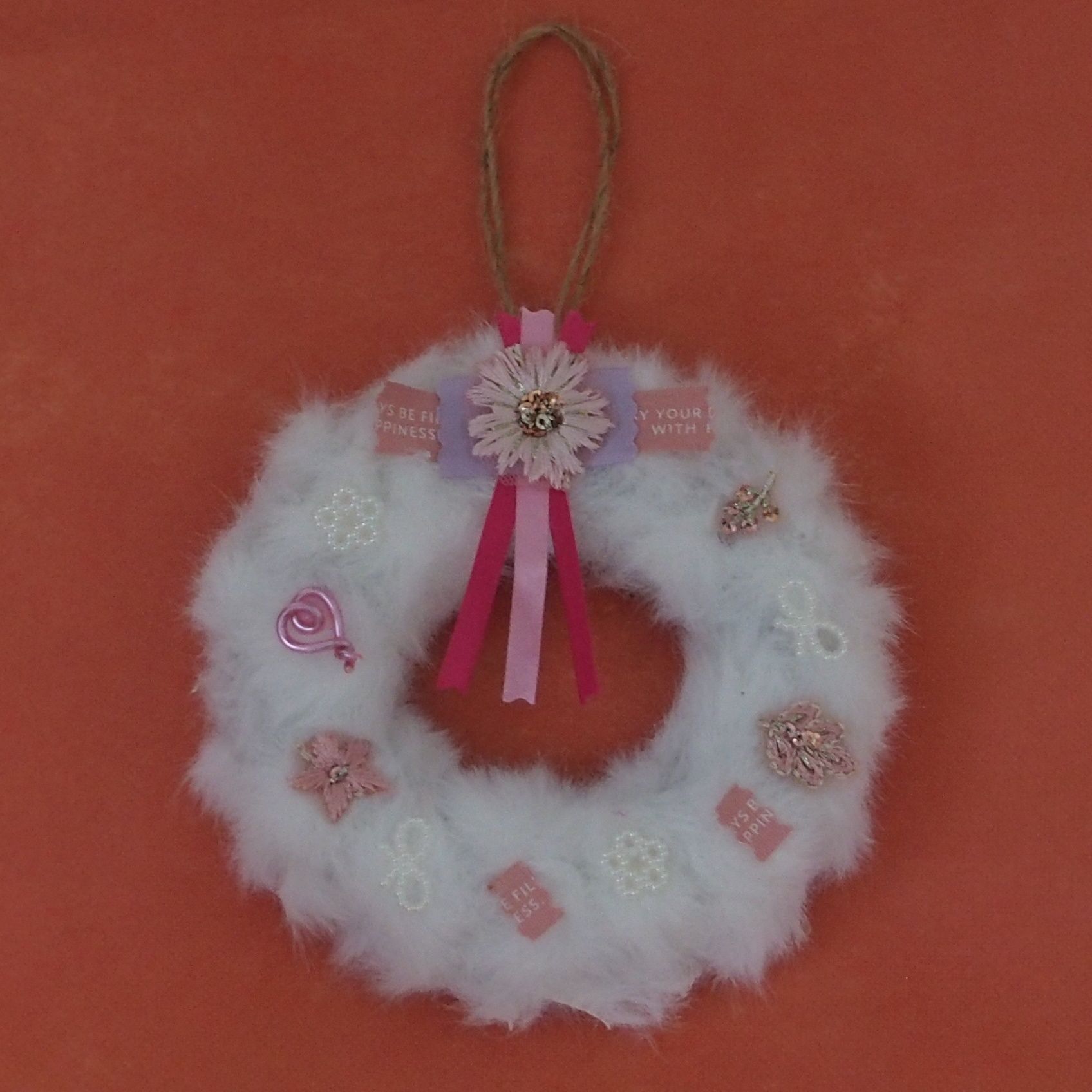 小さなパーツをボンド付けして完成です～