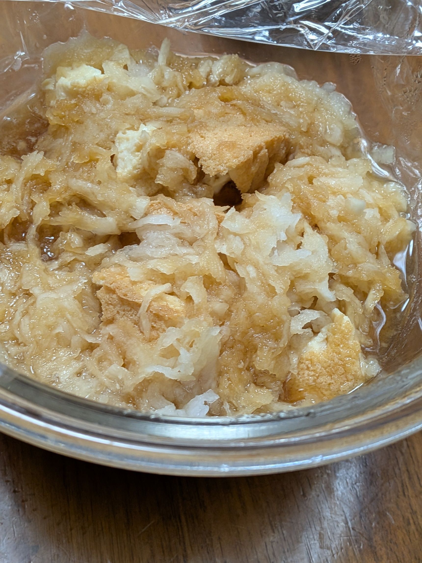 3. 600wの電子レンジで5分加熱する。ひっくり返して更に5分加熱する。