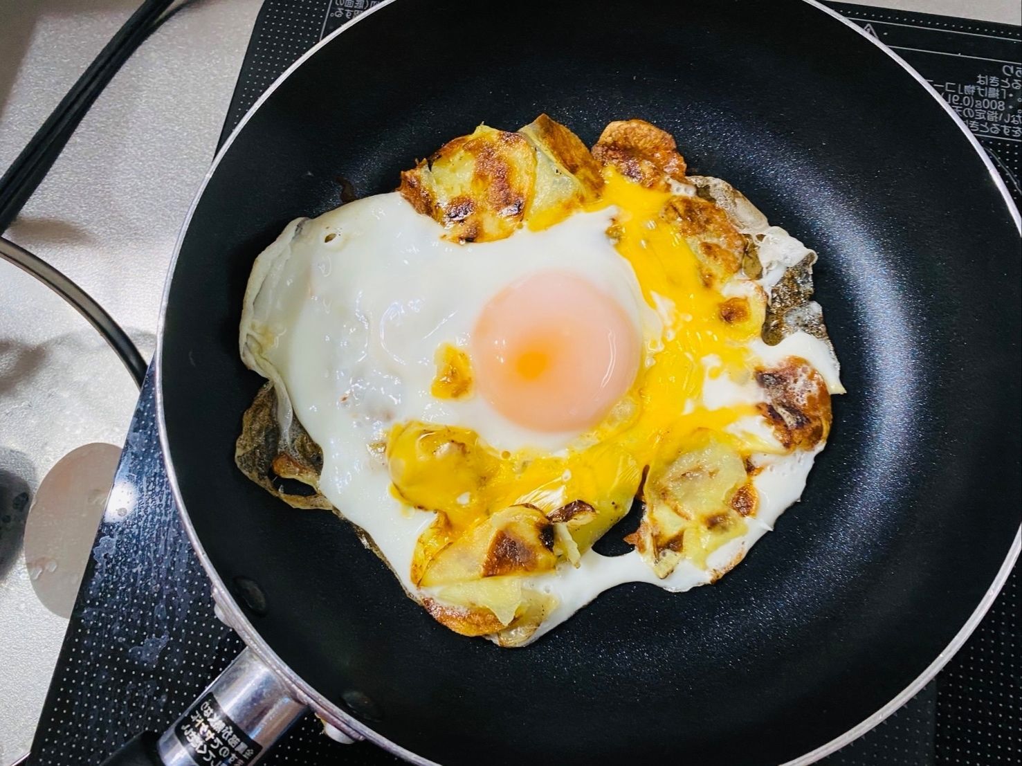 ポテトピザ半熟卵のせ