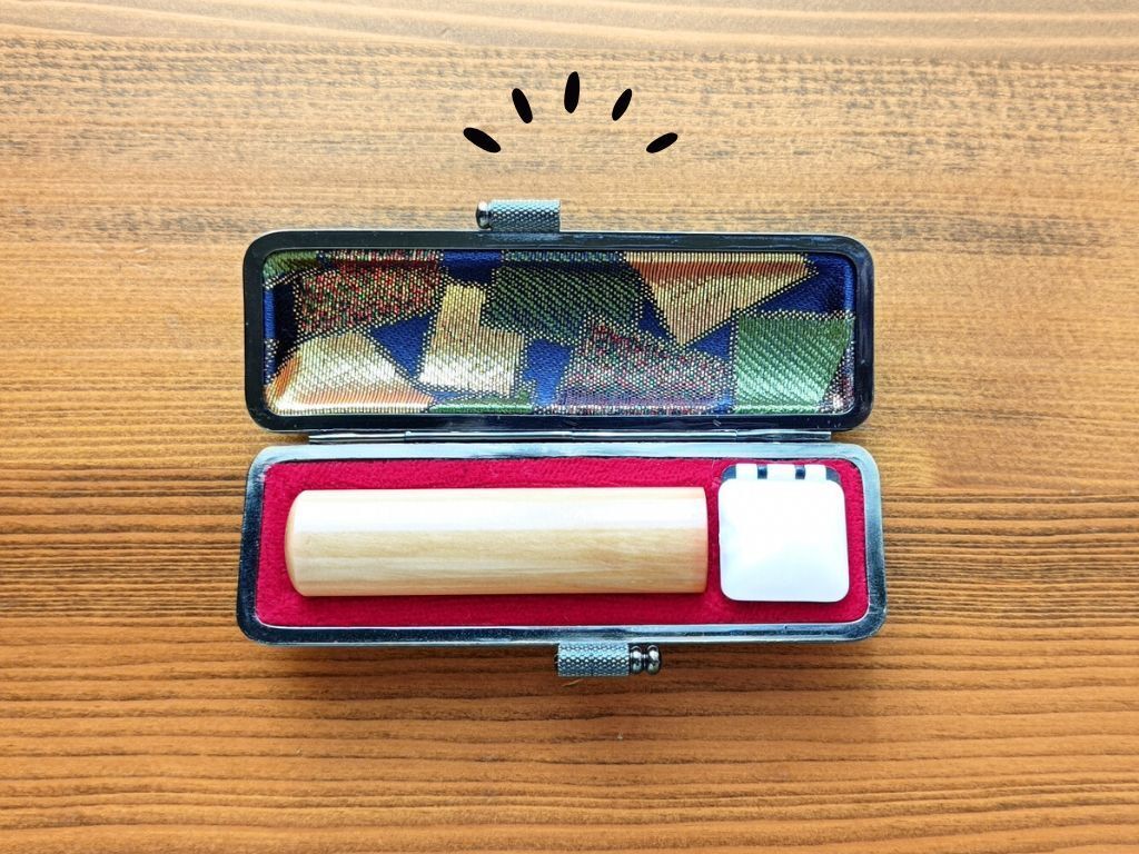 印鑑の目詰まりを「一発」でキレイにする裏ワザ。ティッシュじゃ取り切れない汚れもスッキリ！