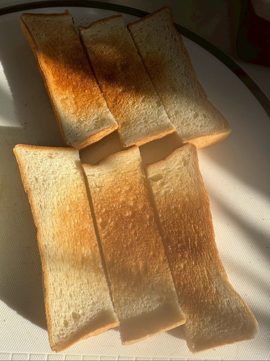 先にかるくトーストして細長く食べやすい様に切りました。