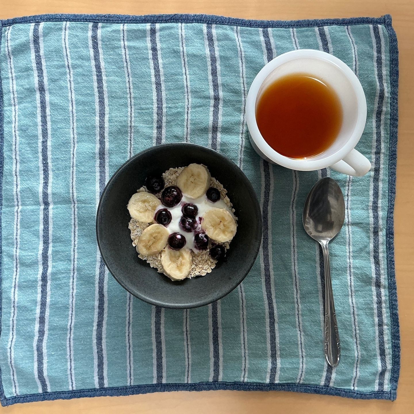 オーガニックオートミールとフルーツでつくる朝食