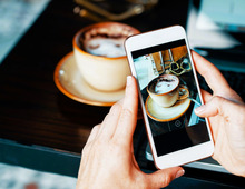 〈60代からのスマホ〉不慣れな人は要注意！スマホ利用で「ゼッタイやっちゃダメなこと」4つ