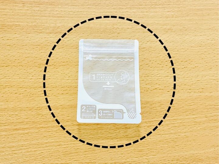 【セリア】とことん快適〜♡「持ち運び用のミニ袋」入口はチャック側だけど出口は反対側!?