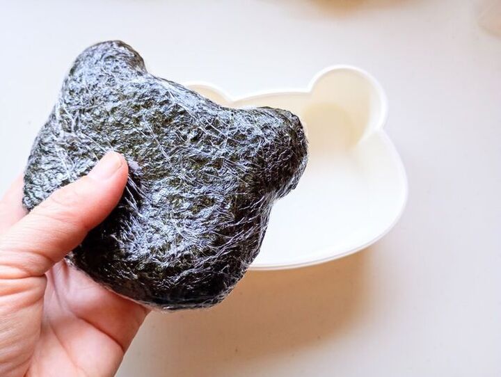 新しい『おにぎりの作り方』みつけた!お弁当箱にドンピシャな裏ワザに挑戦♪