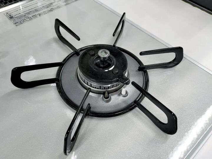 五徳の〈ベタベタ油汚れ〉に効果バツグン!つけ置きは必要なし→速攻ピカピカになるアイテムとは♡