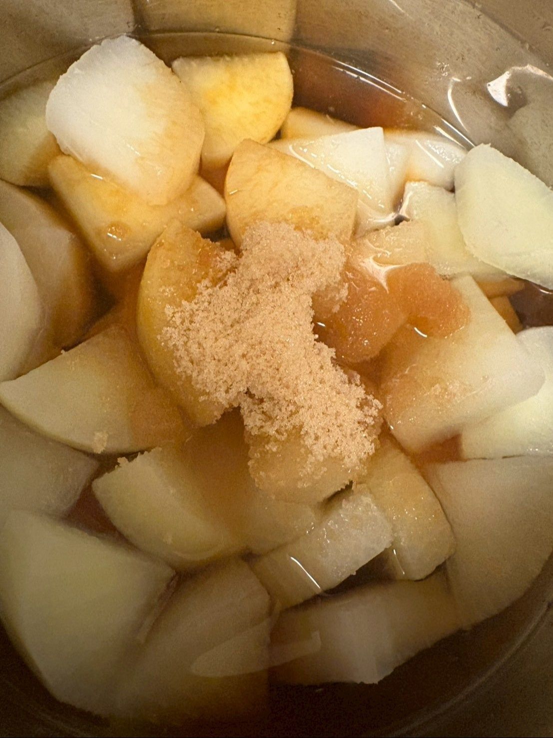 醤油、砂糖、みりん、を入れて煮始めます。