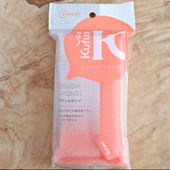 ザルの目につまったブロッコリーの汚れも取れる！神スポンジ