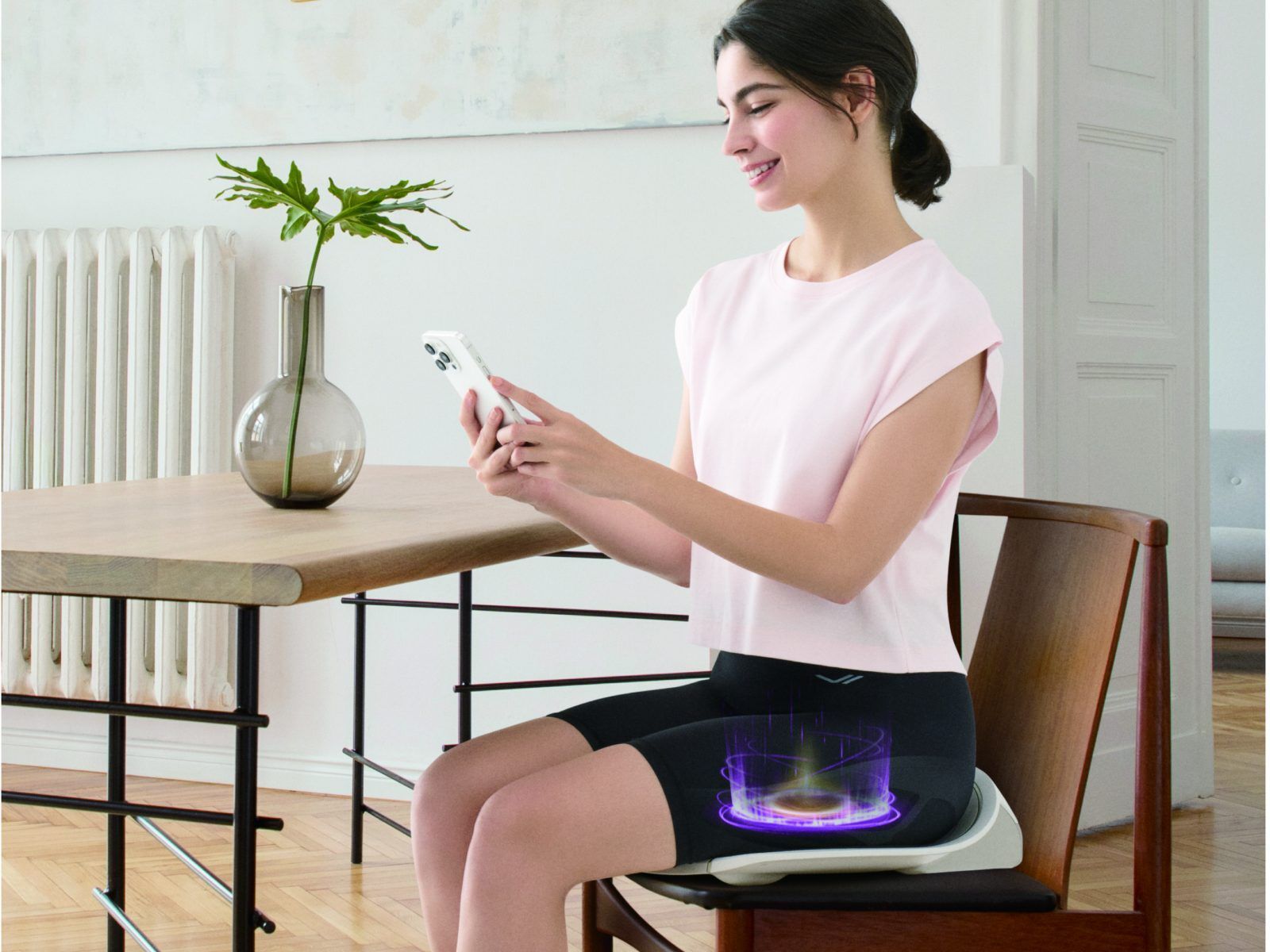 女性の多くが経験する「尿トラブル」、家庭で効率よく向き合うケアアイテムが新登場！骨盤底筋専用EMS「SIXPAD ペリネフィット」