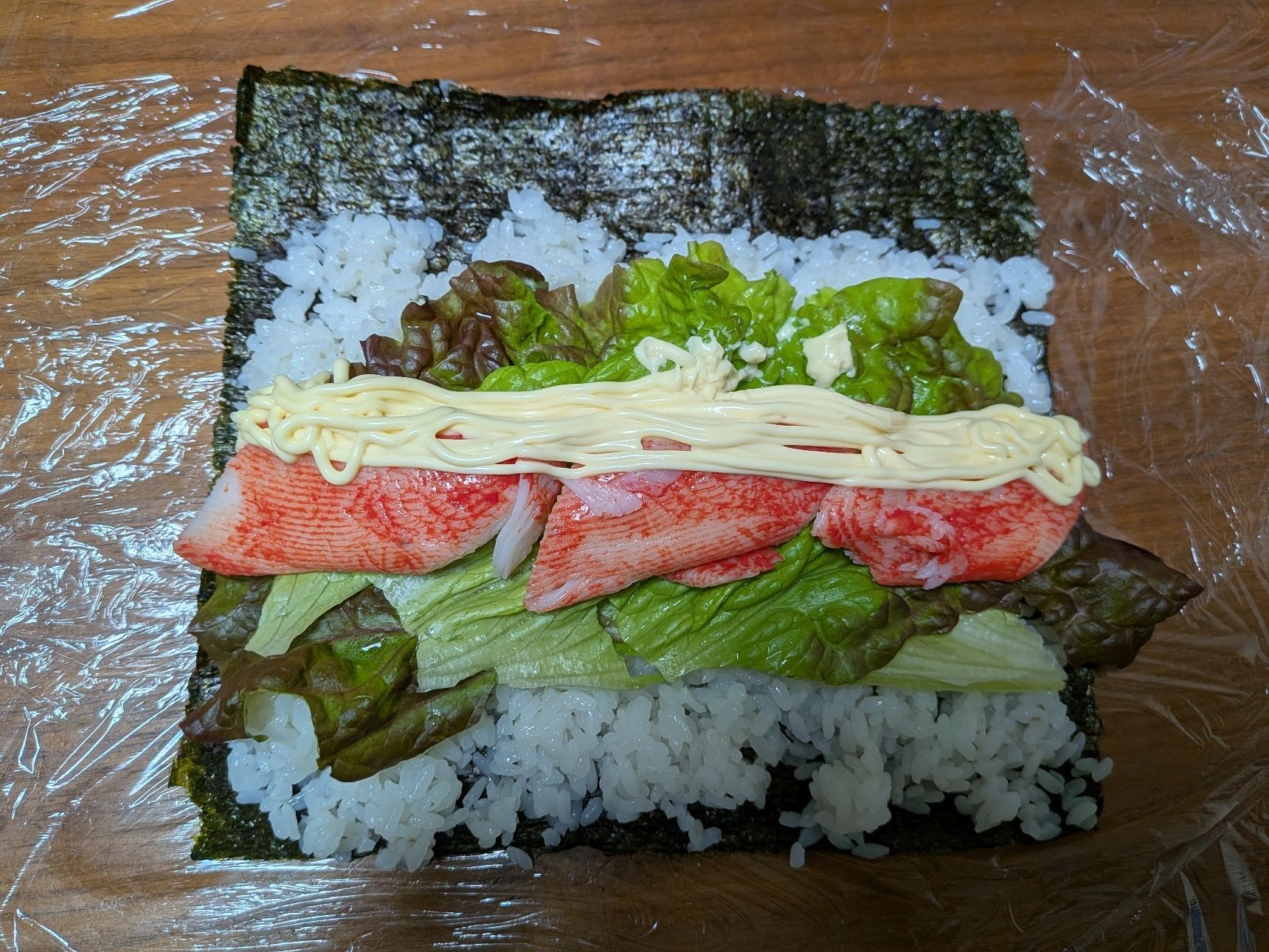 5. サラダフレークとマヨネーズものせる。