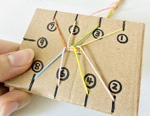 段ボールの端っこで『ミサンガ織り機』ができちゃった♡サクサク作れて楽しい～！