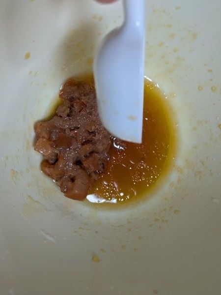 調味料を混ぜ合わせる。