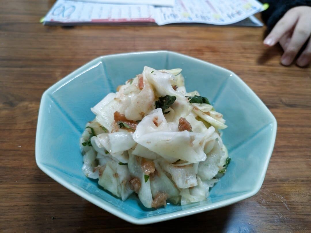 撮影の裏側は、怒鳴り声が響いています。