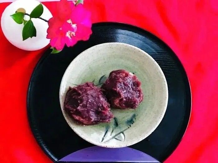 余ったお餅を炊飯器に入れるだけ！簡単＆美味しい「おはぎ」の作り方