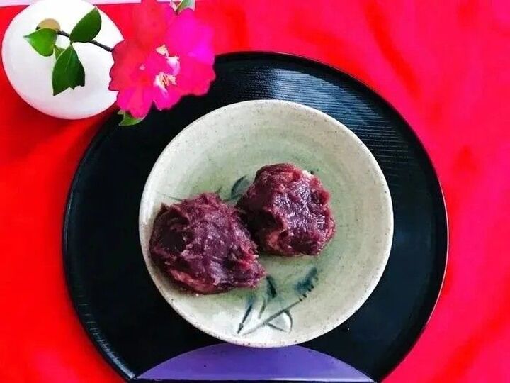 余ったお餅を炊飯器に入れるだけ!簡単&美味しい「おはぎ」の作り方