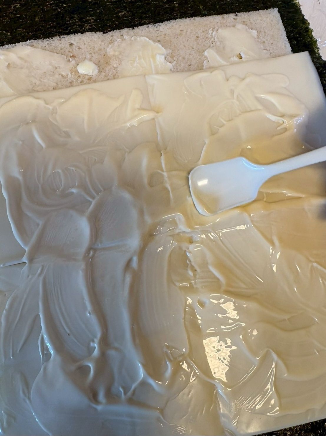 マヨネーズを全体に薄く塗ります