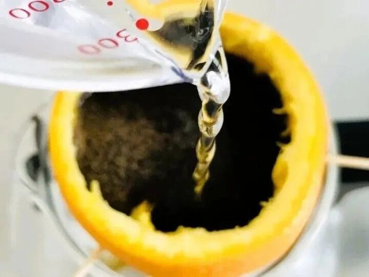 紙のフィルターはもう不要!?意外なモノでコーヒーをいれてみたら…まさかの絶品だった♡