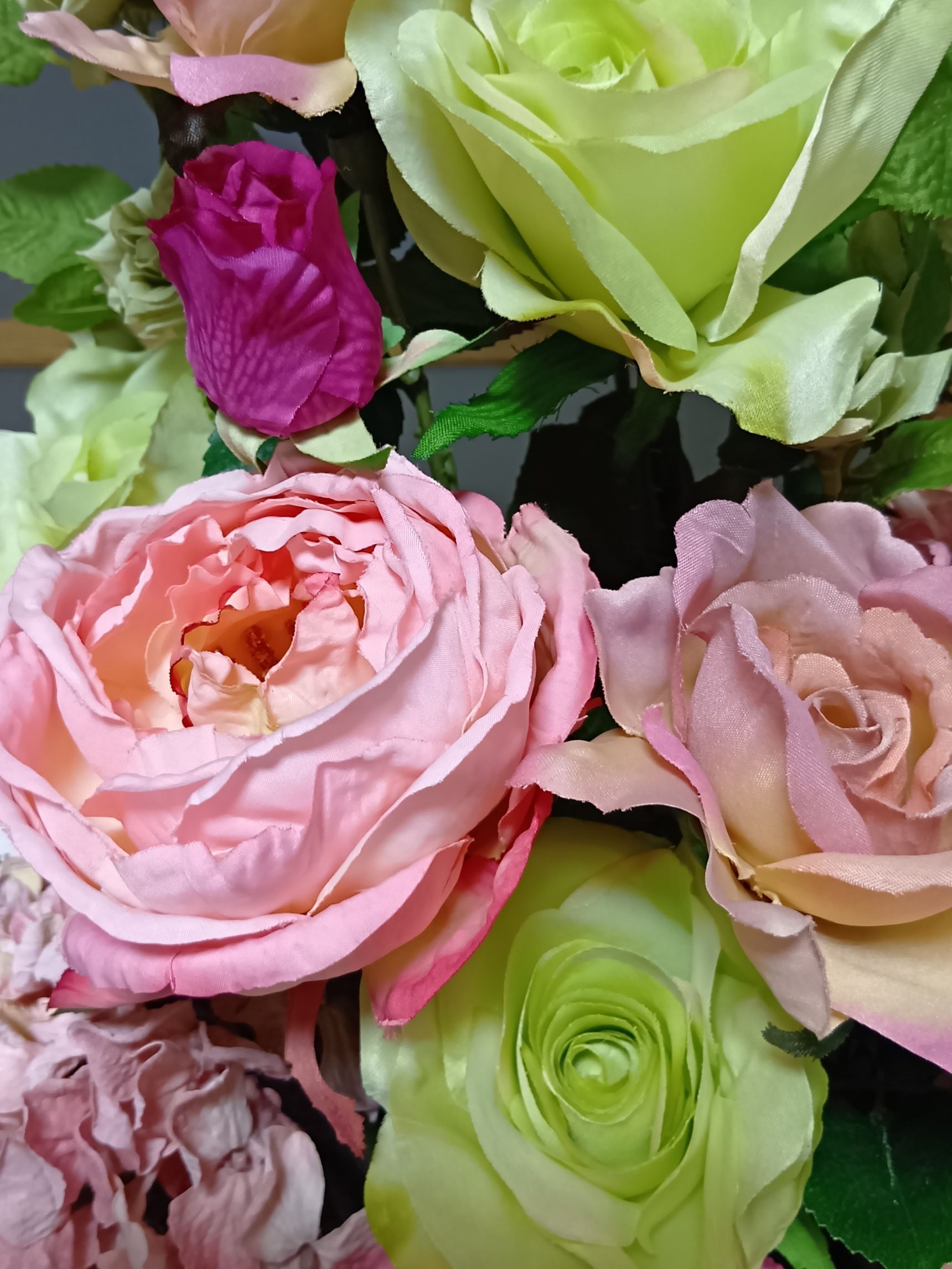 こちらは、最近わが家にお迎えしたそれなりにお値段のする造花です