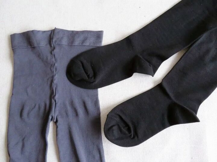 「はく前に伸ばす」だけで美脚見え!?メーカー推奨の〈タイツの裏ワザ〉で色ムラ・静電気よ、さらば!【試してみた】