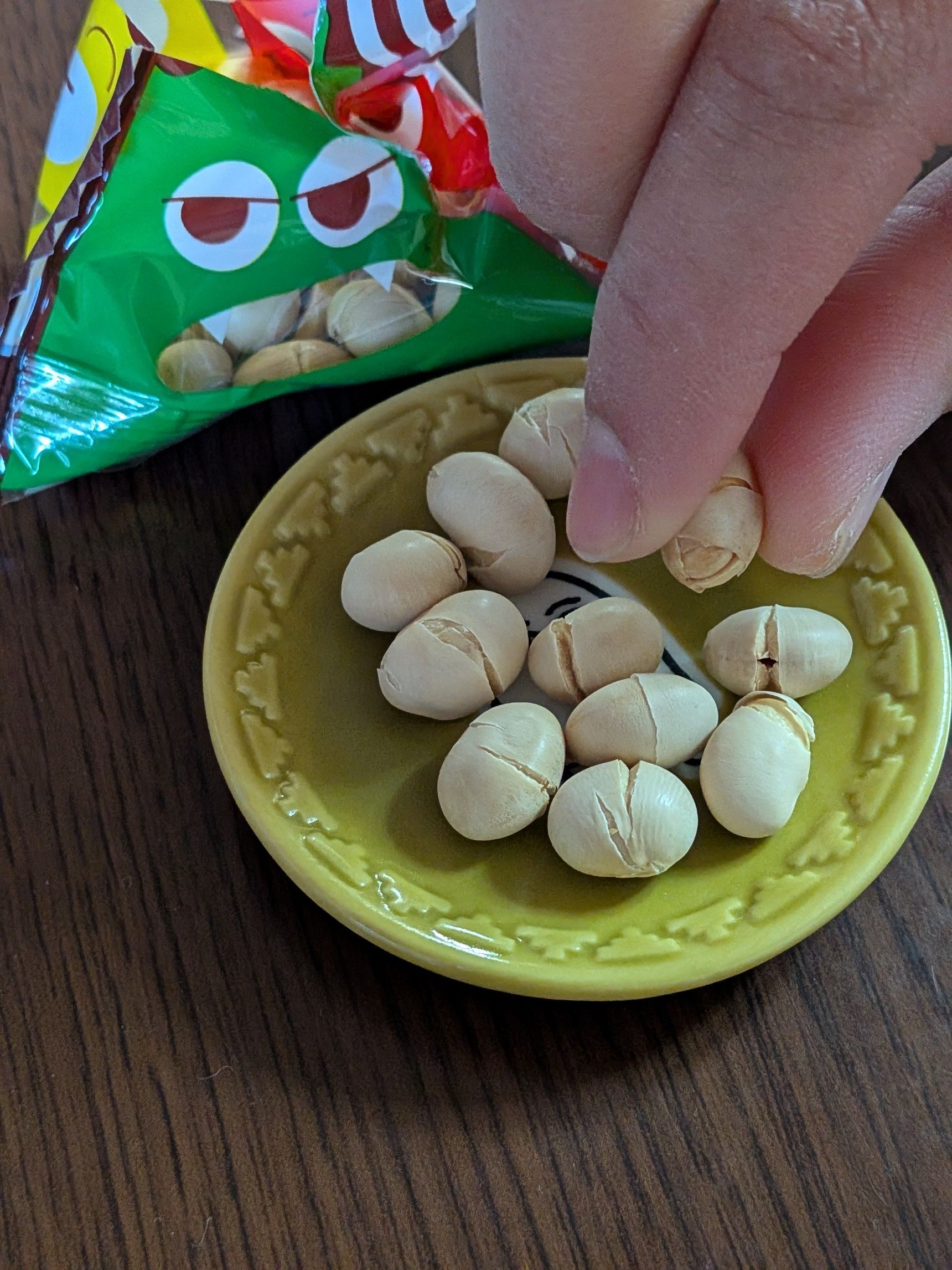 5．みんなで歳の数＋1個食べる。