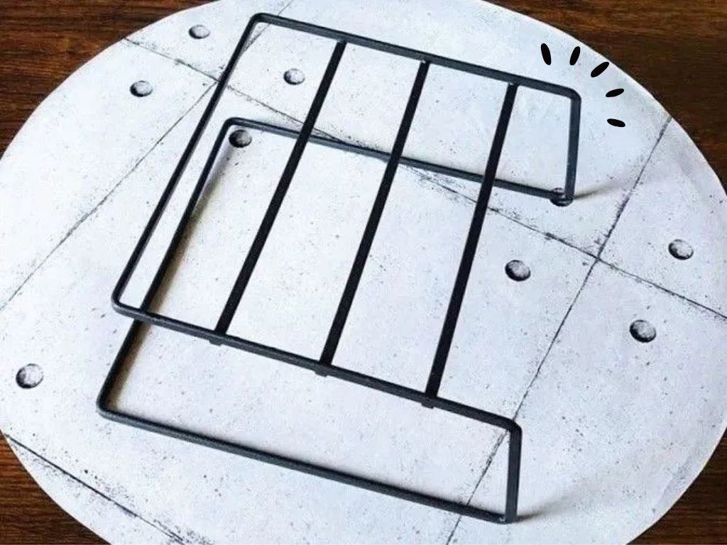 ディッシュラックですが食器は置きません。「逆さ」にするだけでキッチンで大活躍の収納グッズに変身♪