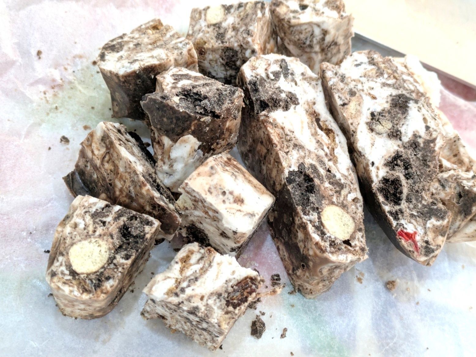 A:ブラックサンダー＆オールブラン（ブランチョコフレーク）入り