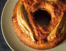 シフォン型で焼くと美味しい！コクがあって香り高い「バナナケーキ」の作り方。ラム酒を塗って仕上げても♪