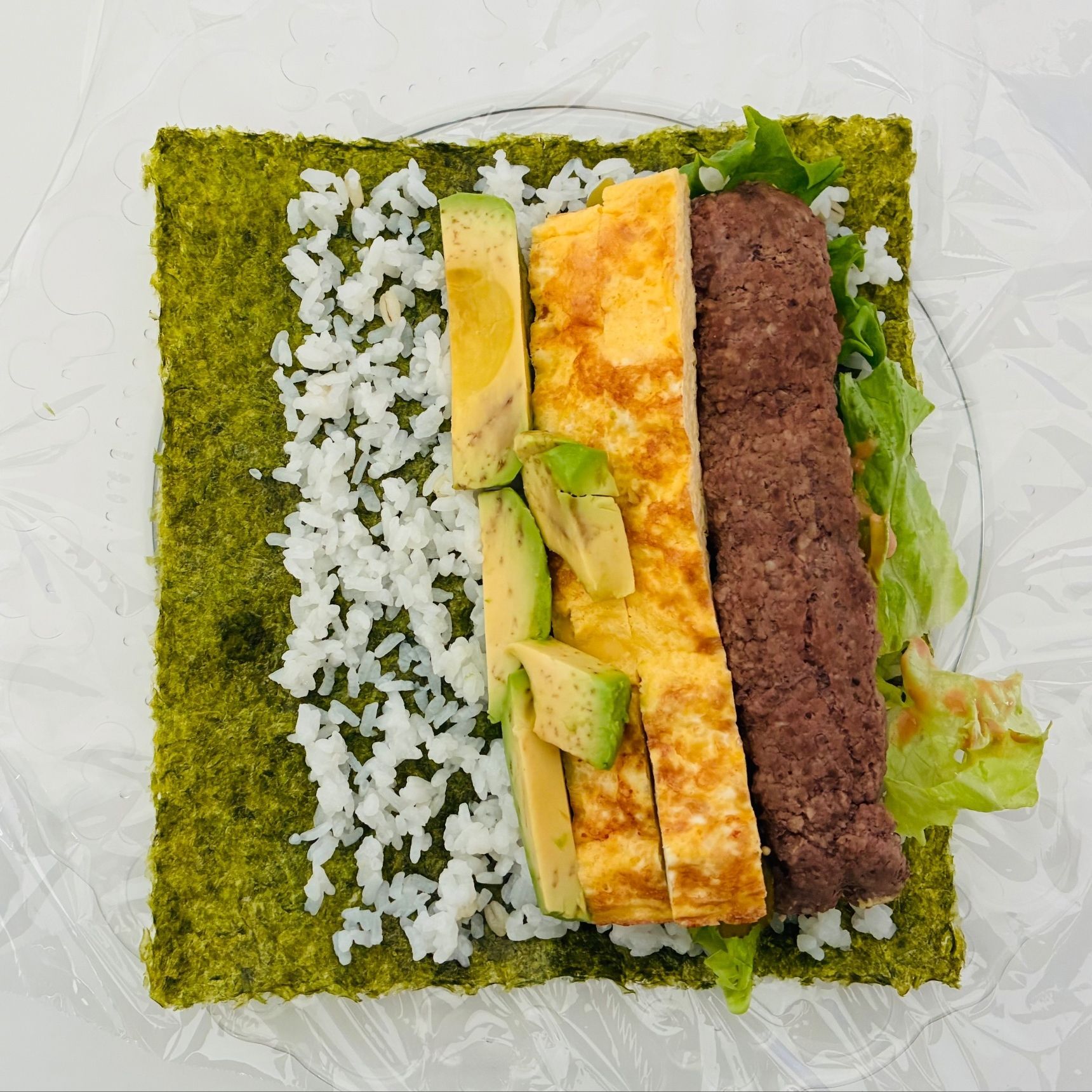 海苔巻きをつくる。