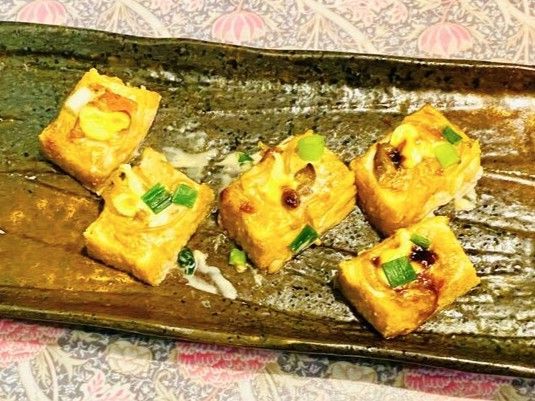 味噌の香ばしさがクセになる「厚揚げカナッペ」