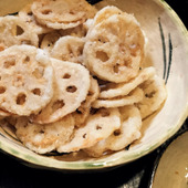 やみつき！サクサクもちもちねっとり食感！水にさらさず、下味つけず、塩仕上げ！れんこんの唐揚げ！