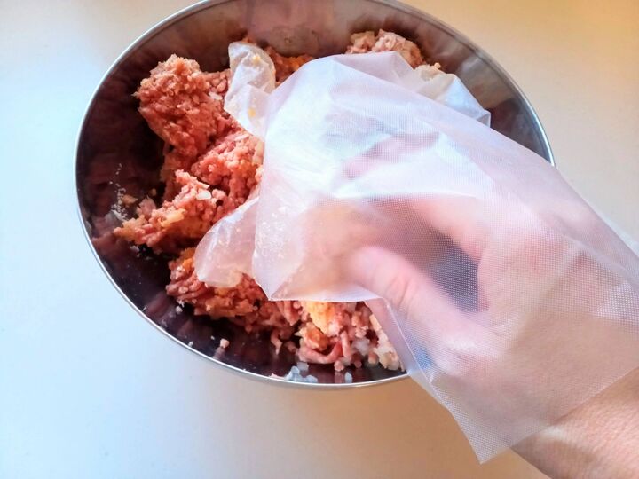 調理中のビニール手袋、ズレる人必見!〈脱げるのを防ぐ裏ワザ〉が簡単すぎた…