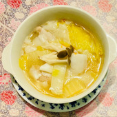 白菜の大量消費にも！米粉の皮で、白菜もたっぷりワンタンスープ